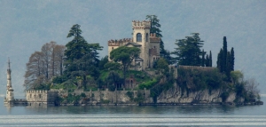 Остров-замок в сердце Италии